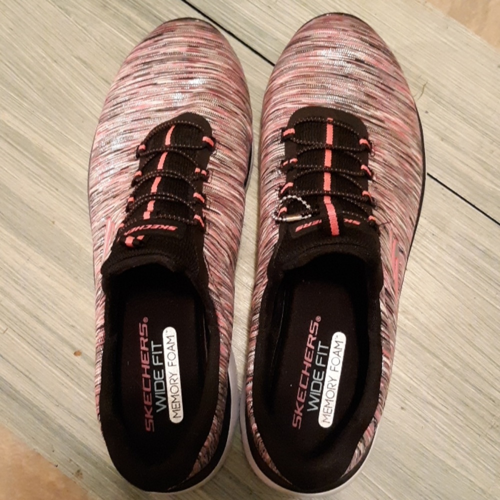 Sketchers wide fit memory foam 9.5